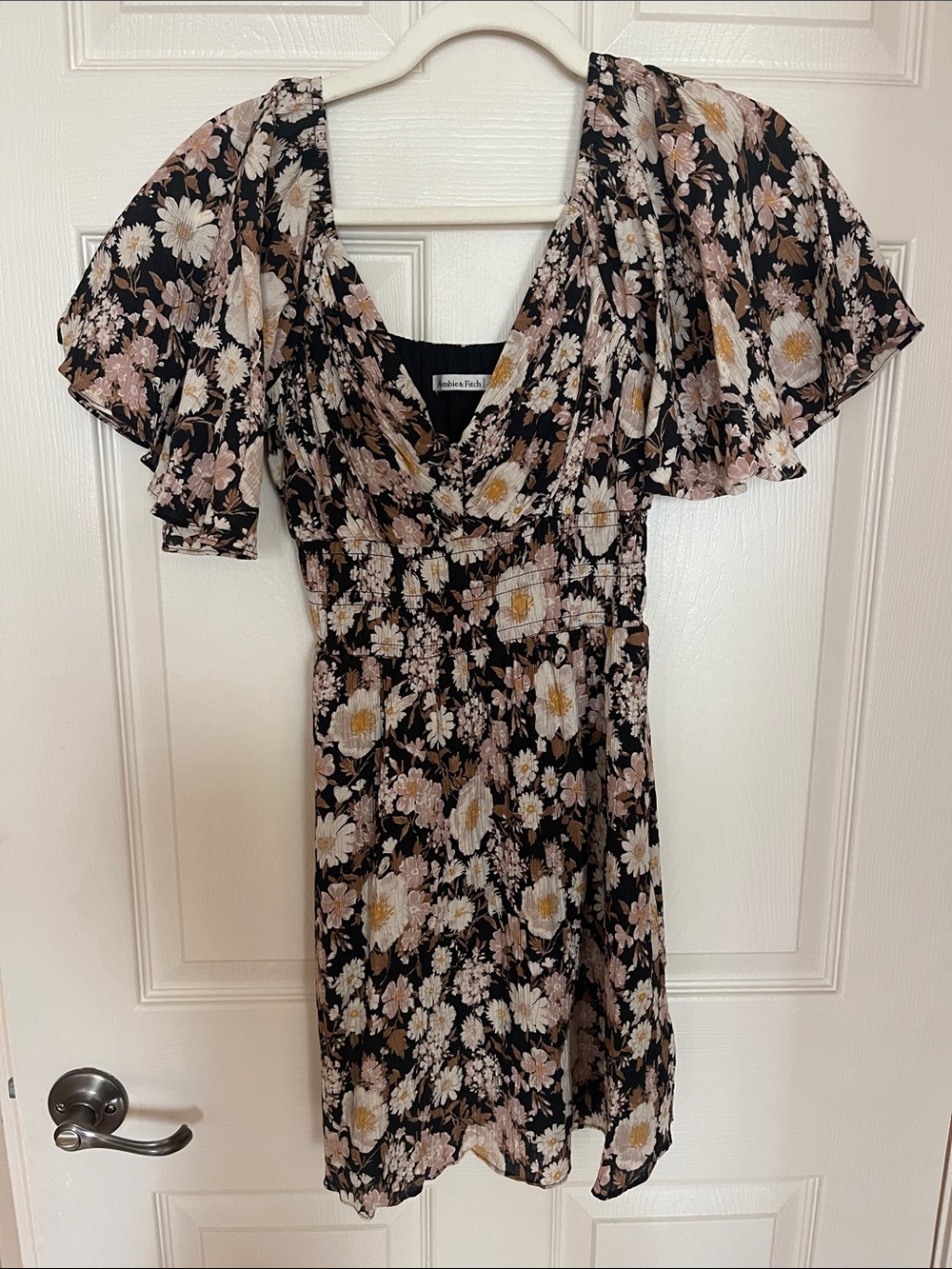 Abercrombie & Fitch Floral Flutter-Sleeve Mini Dress in Black Daisy